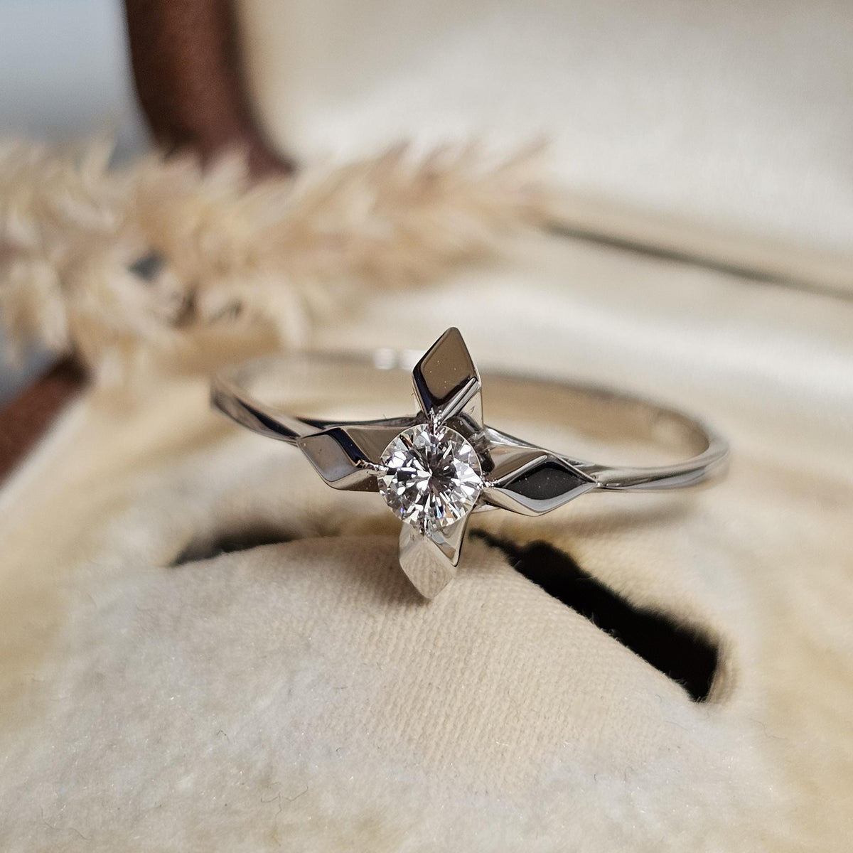 Bague solitaire vintage en or blanc 18 carats sertie d'un diamant