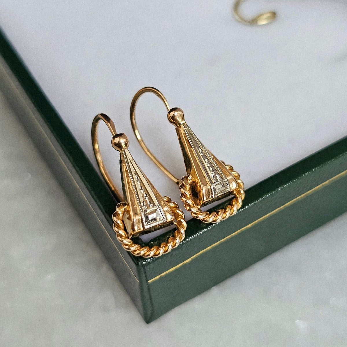 Boucles d'oreilles anciennes Art Déco en or 18 carats, autre vue