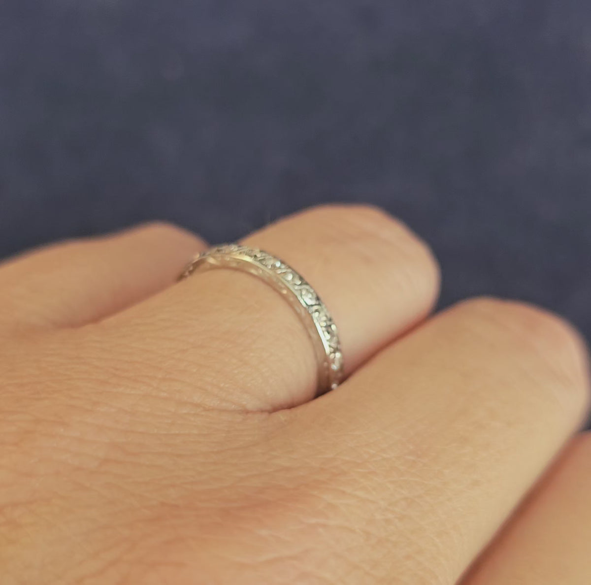 Alliance américaine vintage en Platine sertie de 27 diamants, vidéo