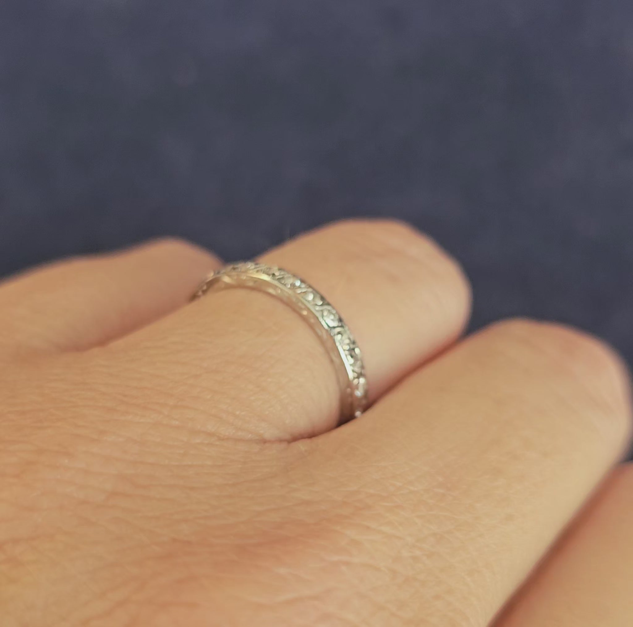 Alliance américaine vintage en Platine sertie de 27 diamants, vidéo