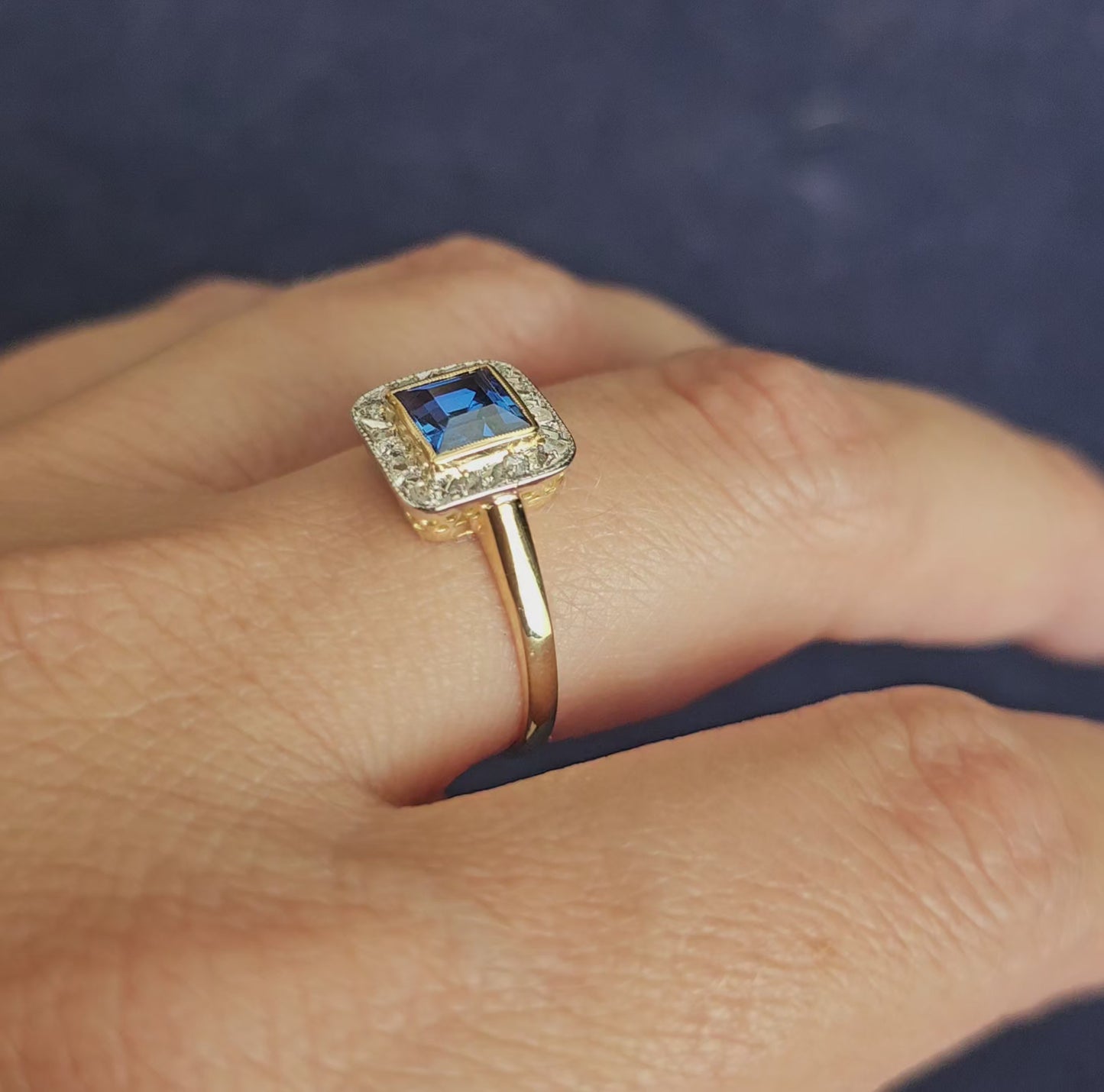 Bague Art Déco Spinelle bleu et Diamants