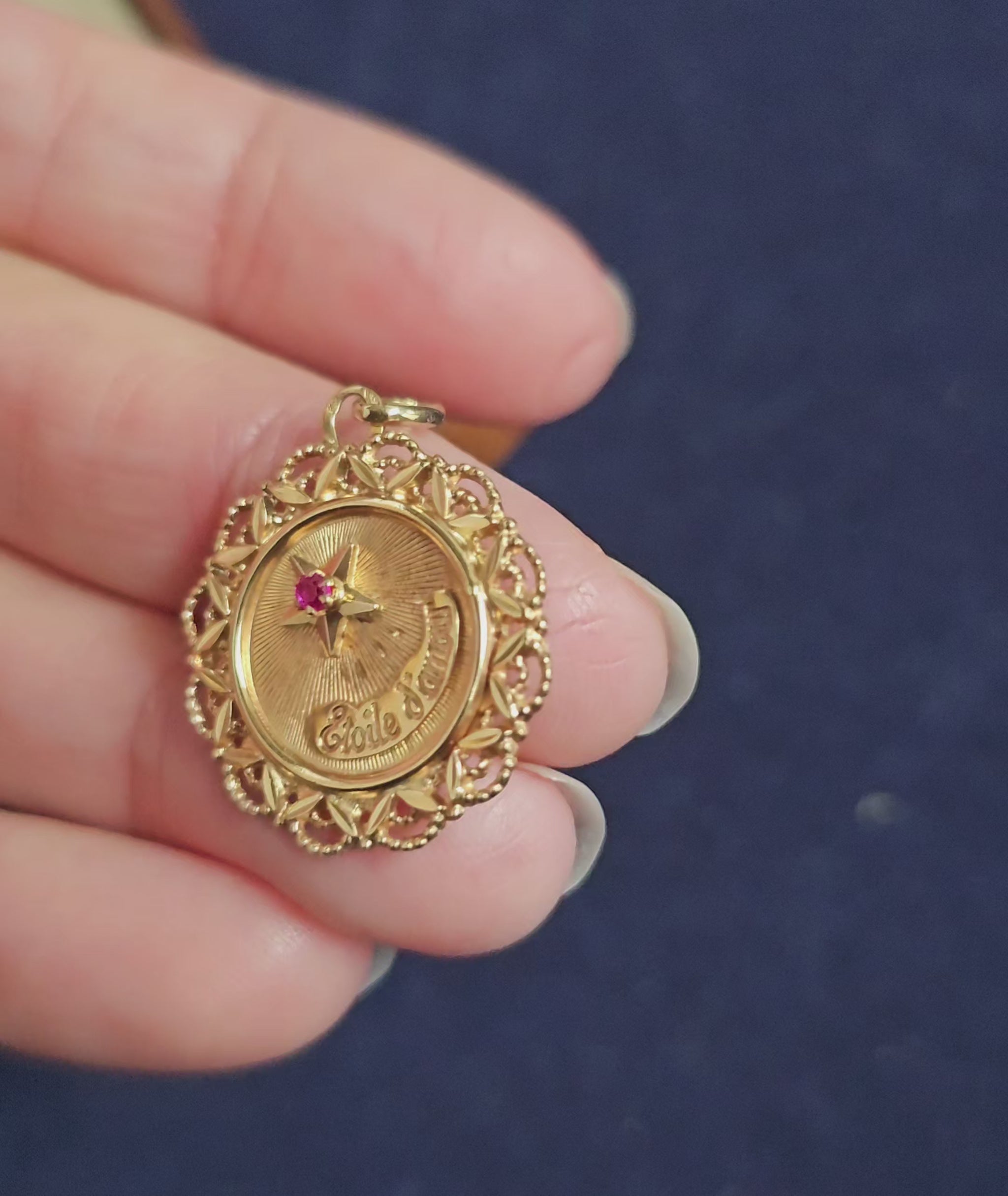 Médaille étoile d'amour vintage vers 1950, signée Perroud, en or jaune