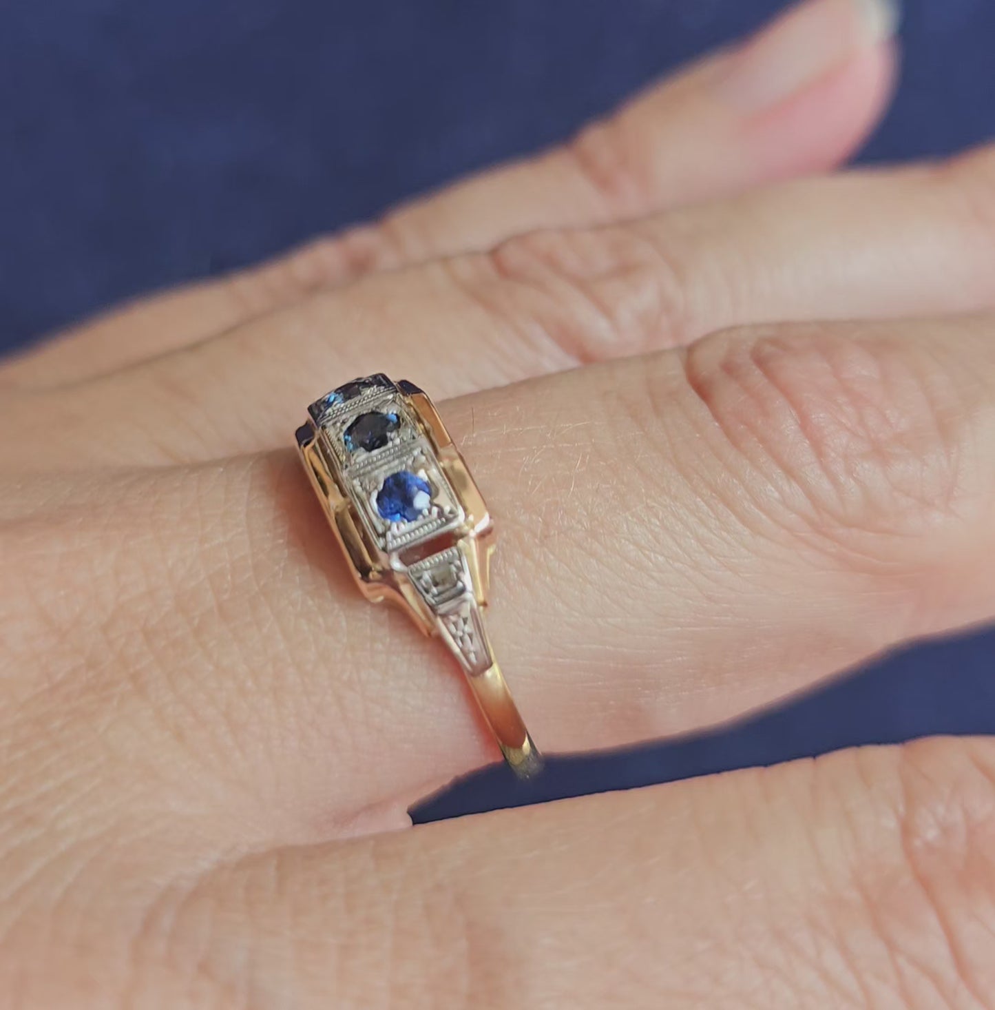 Bague Art Déco Saphirs Trois Ors